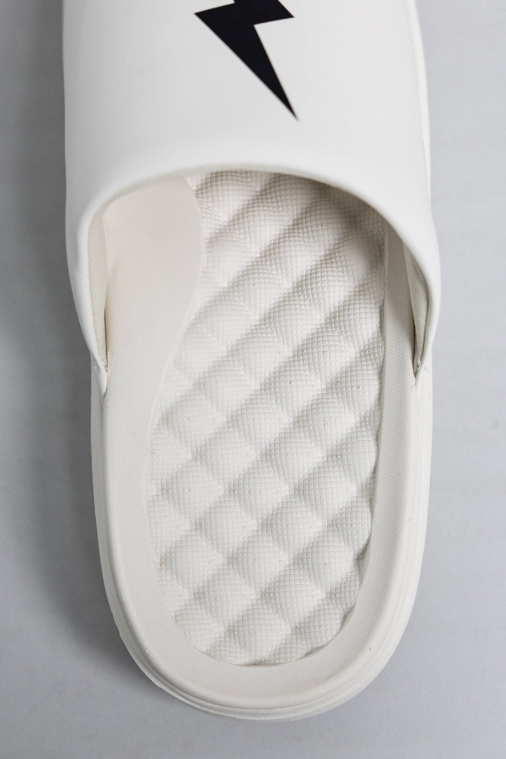 Motive Slides - Cream